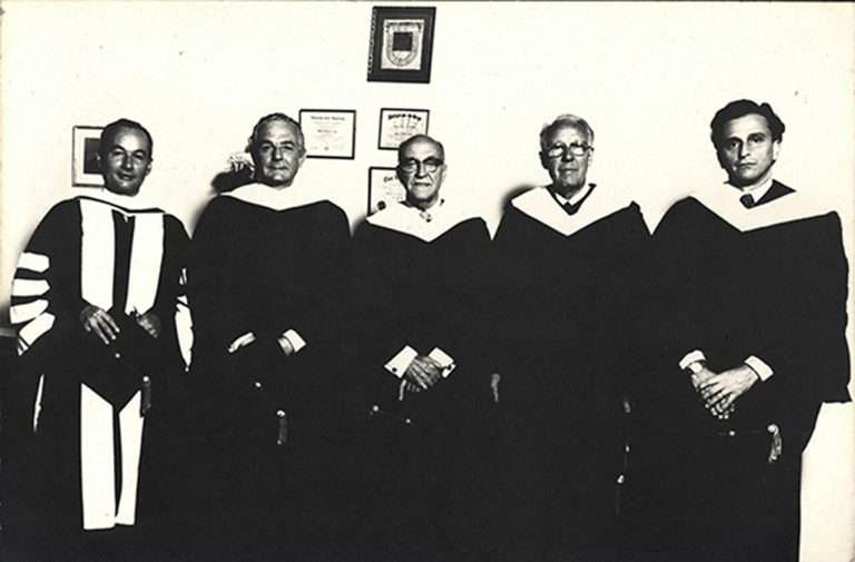 Black-and-white photo of Manuel Ayau, Henry Hazlitt, Leonard Read, and Alberto Benegas Lynch Jr. at the 1976 Honoris Causa