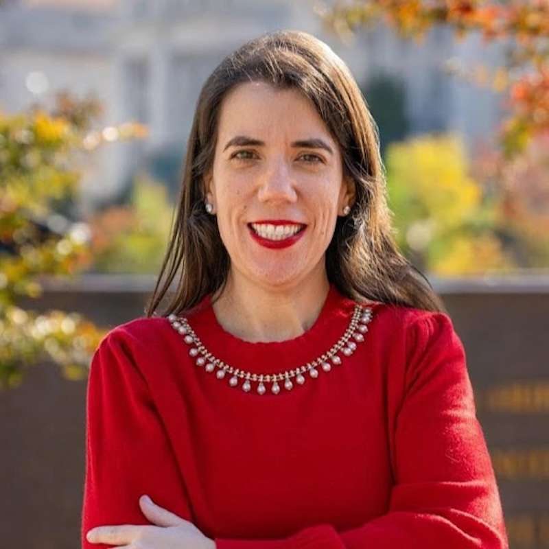 Portrait photo of Caitlin Peters