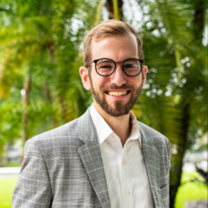 portrait of Kevin Frazier